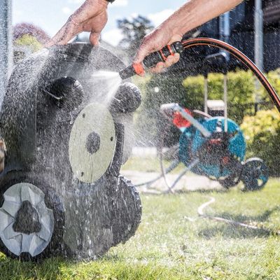 Slik gjør du robotklipperen klar for vinteren