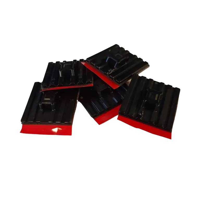 Buntebåndfeste 4,8mm 28x28mm sort plast flexibel