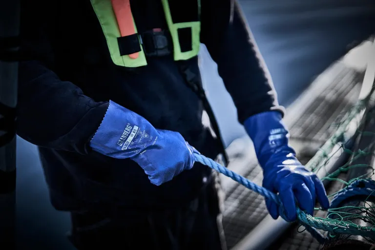 Hanske, Kjemikalie, Nitril