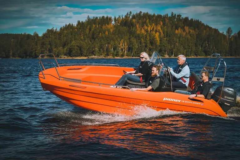 Pioner 16 Explorer